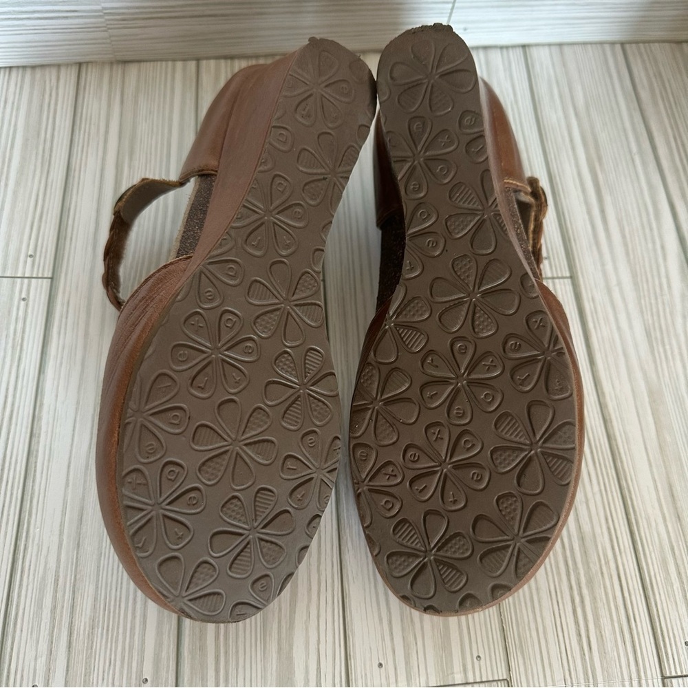 Women's Aetrex Mia Wedge Stone shoes - Picture 9 of 9